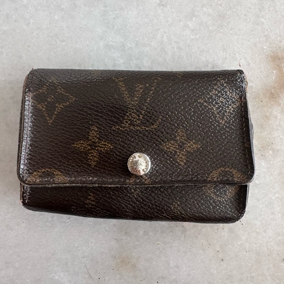 Louis Vuitton Accessories - LOUIS VUITTON Monogram 6 Key Holder (CT4127)